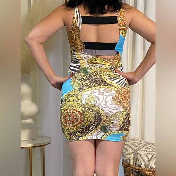 Dresses - Picture 2 of 3